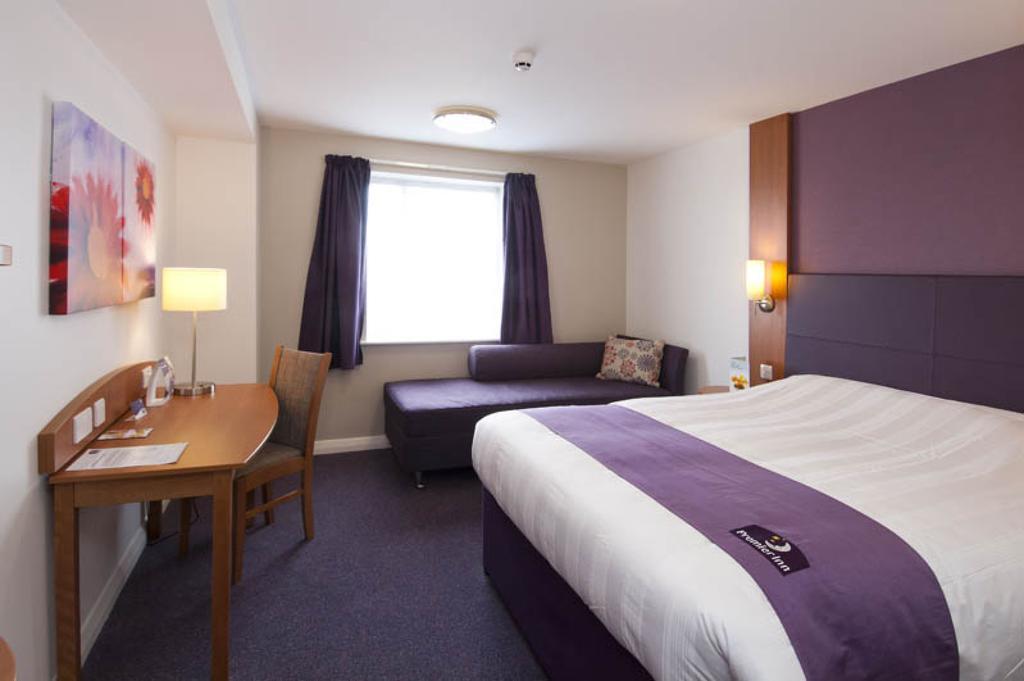 Premier Inn Гленротес Экстерьер фото