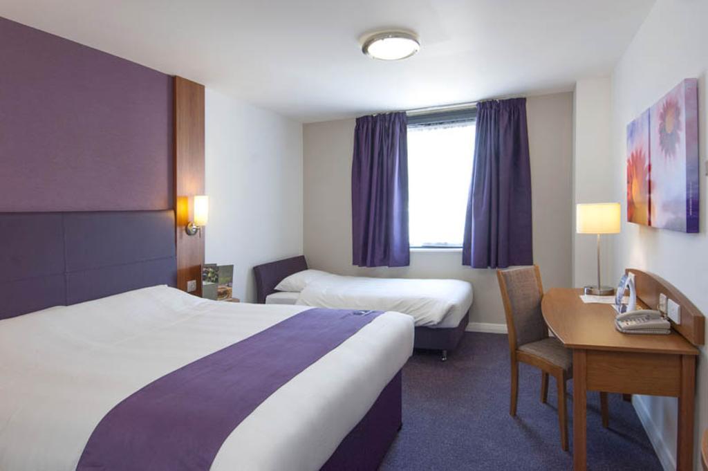 Premier Inn Гленротес Экстерьер фото