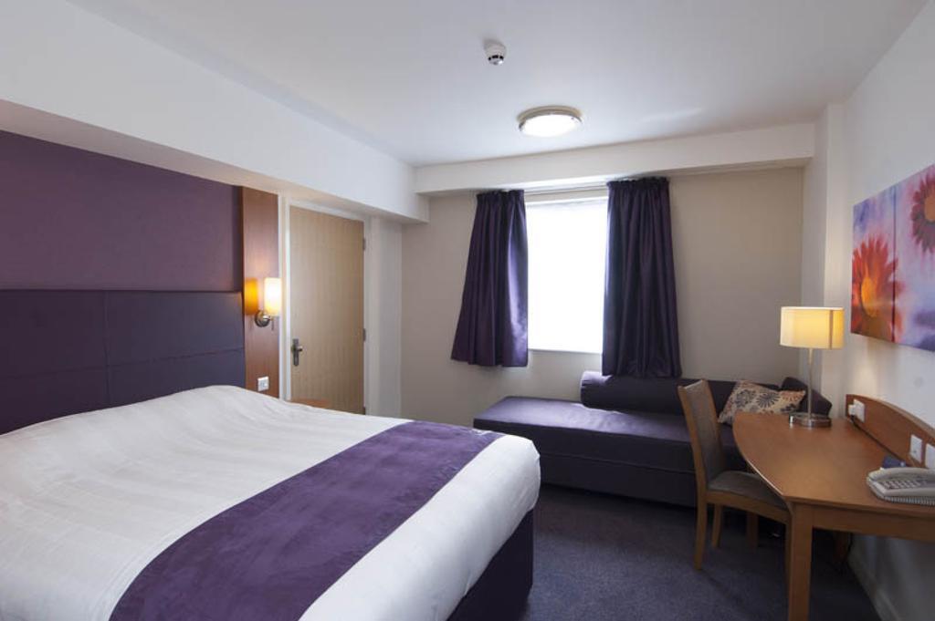 Premier Inn Гленротес Экстерьер фото