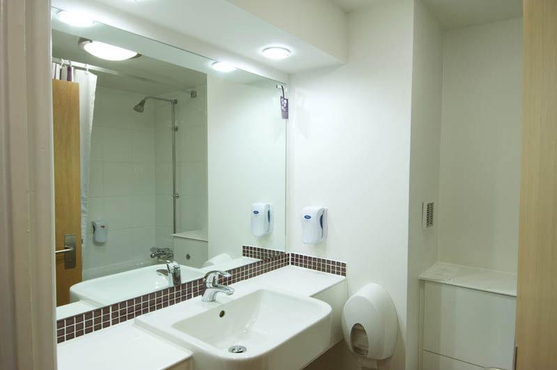 Premier Inn Гленротес Экстерьер фото